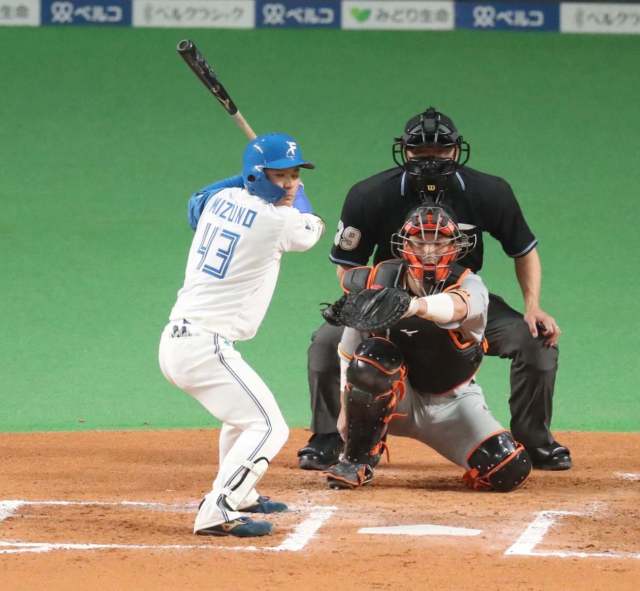 22年3月5日、巨人戦に「3番遊撃」で先発出場した水野達稀