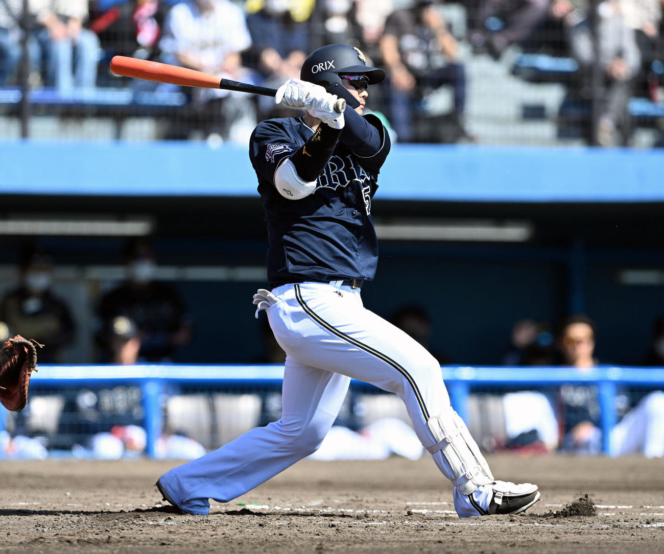 楽天対オリックス　2回表オリックス1死、T－岡田は二塁打を放つ（撮影・滝沢徹郎）