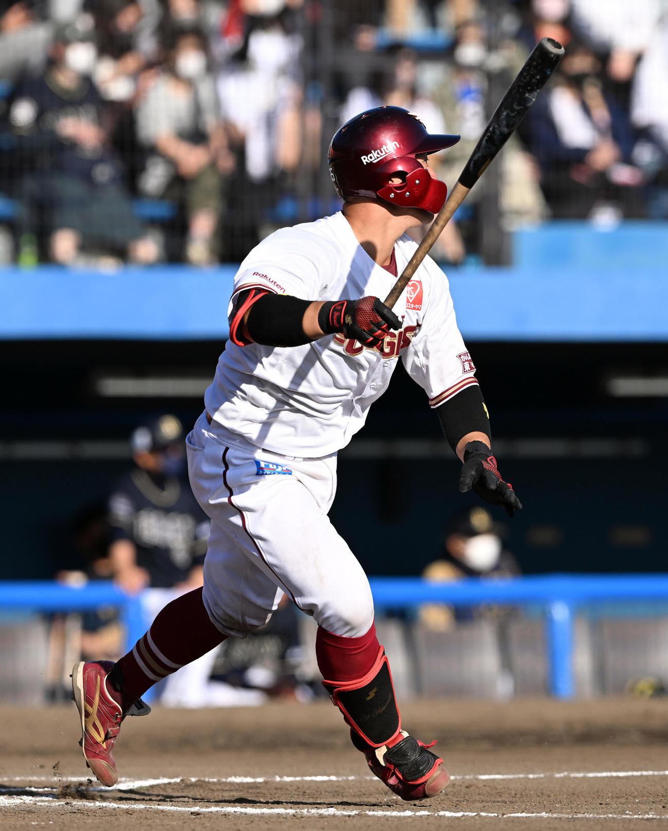 楽天対オリックス　6回裏楽天1死一塁、安田は左前打を放つ（撮影・滝沢徹郎）