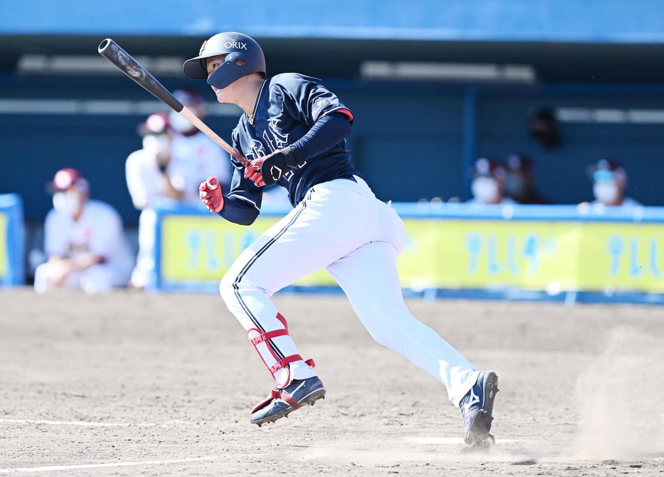 楽天対オリックス　4回表オリックス無死、紅林は左前打を放つ（撮影・滝沢徹郎）