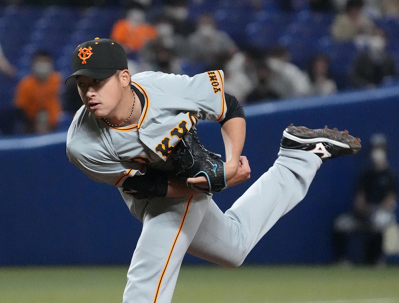 オープン戦中日対巨人　1回裏、登板する巨人先発の堀田（撮影・森本幸一）