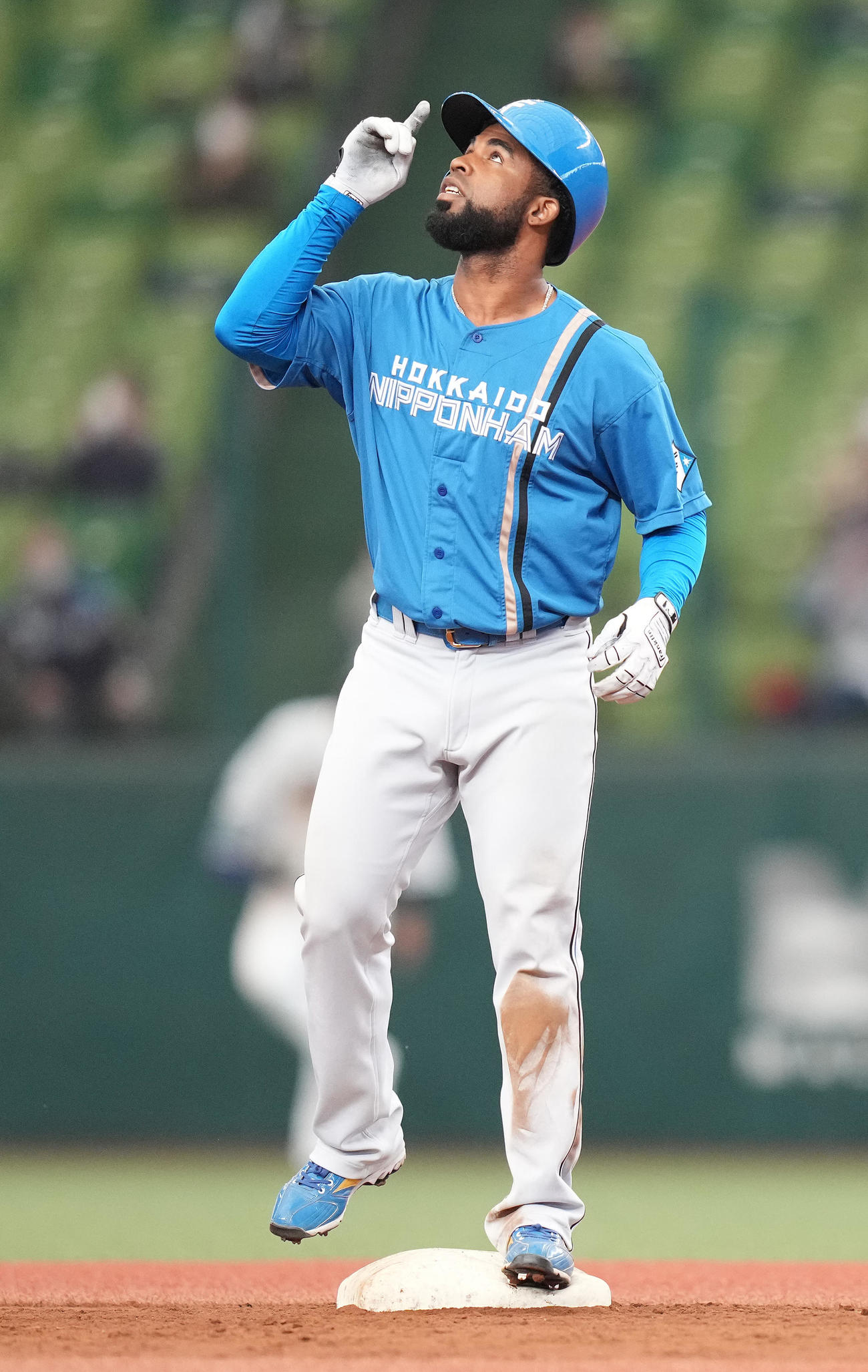 西武対日本ハム　8回表日本ハム無死、中二塁打を放ち塁上でポーズするアルカンタラ（撮影・鈴木みどり）