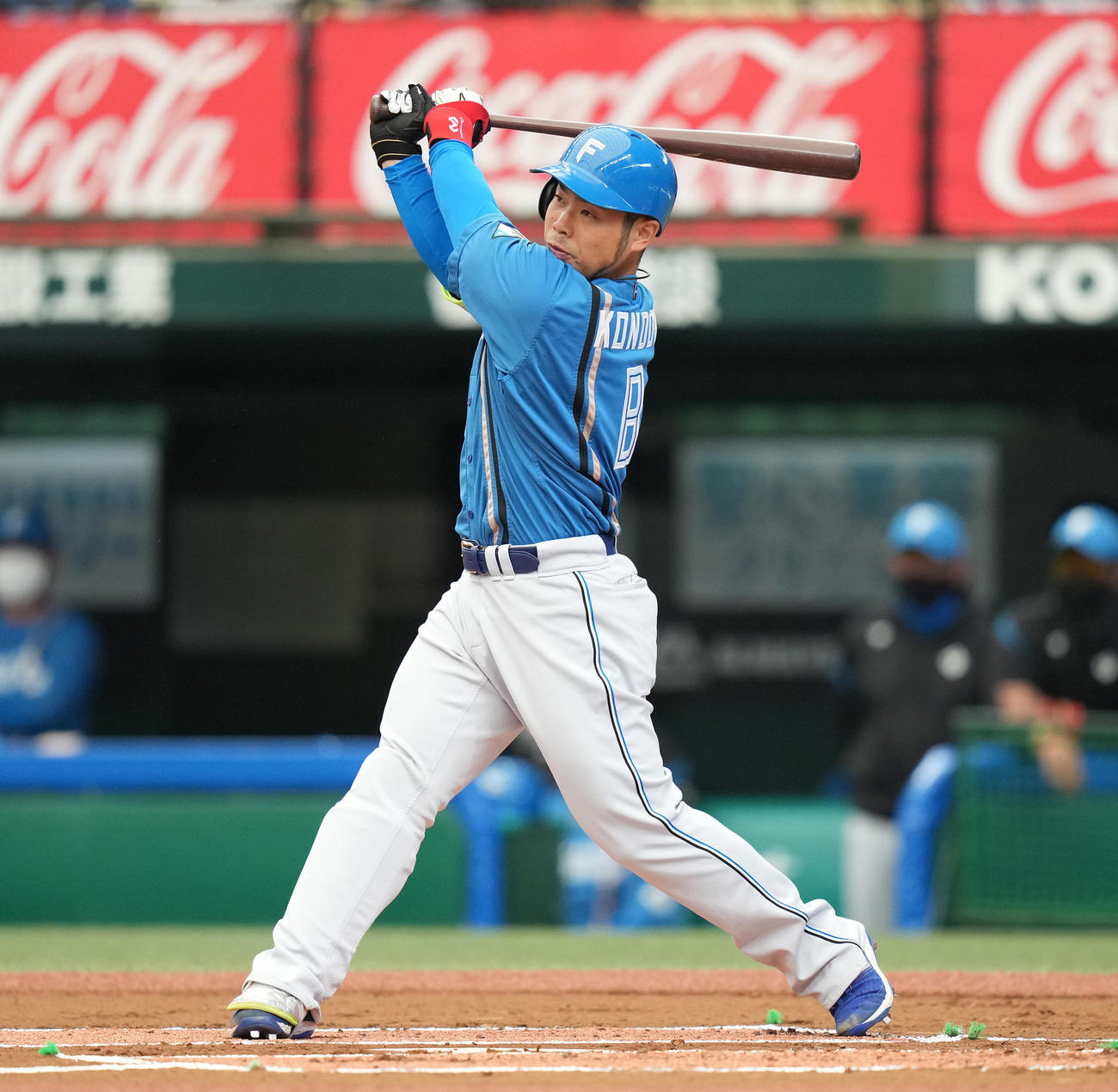 西武対日本ハム　1回表日本ハム2死一塁、左適時二塁打を放つ近藤（撮影・鈴木みどり）