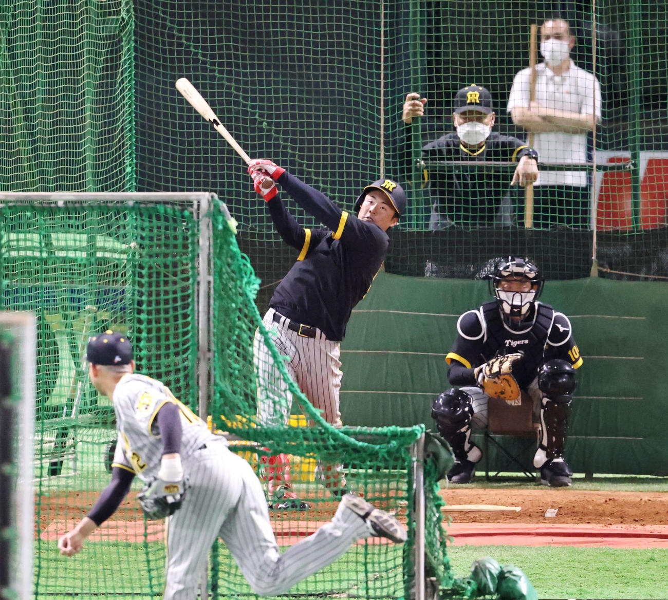 ソフトバンク対阪神　打撃練習する前川（撮影・加藤哉）
