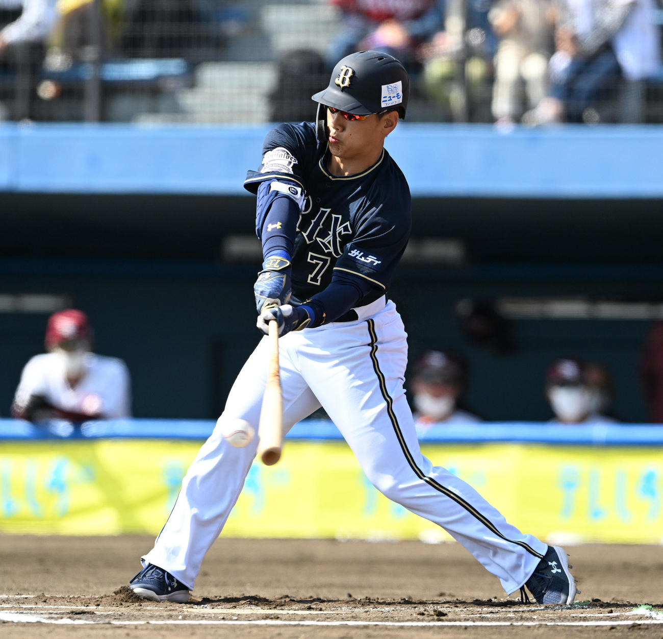 楽天対オリックス　1回表オリックス2死、吉田正は中前打を放つ（撮影・滝沢徹郎）
