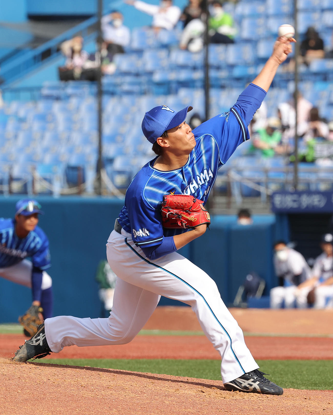 ヤクルト対DeNA 5回裏にDeNA2番手で登板した坂本（撮影・河野匠）