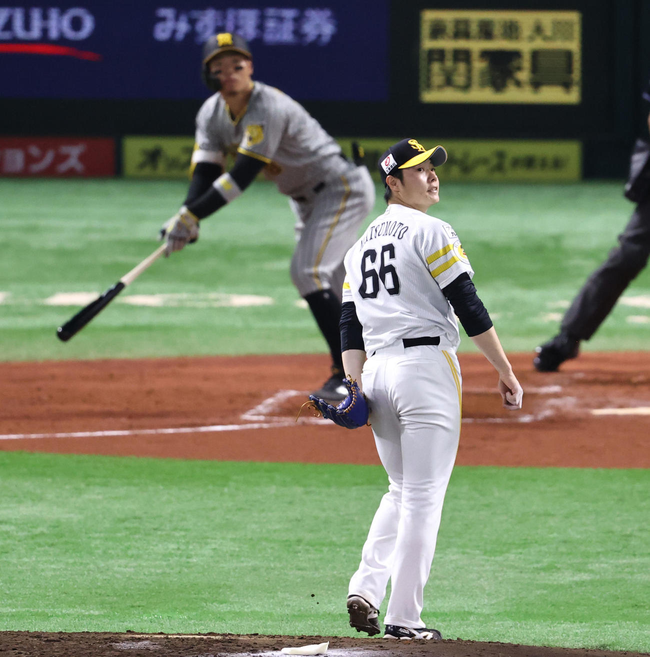 ソフトバンク対阪神　2回表阪神1死一、二塁、松本は佐藤輝に左中間越え3点本塁打を被弾（撮影・加藤哉）