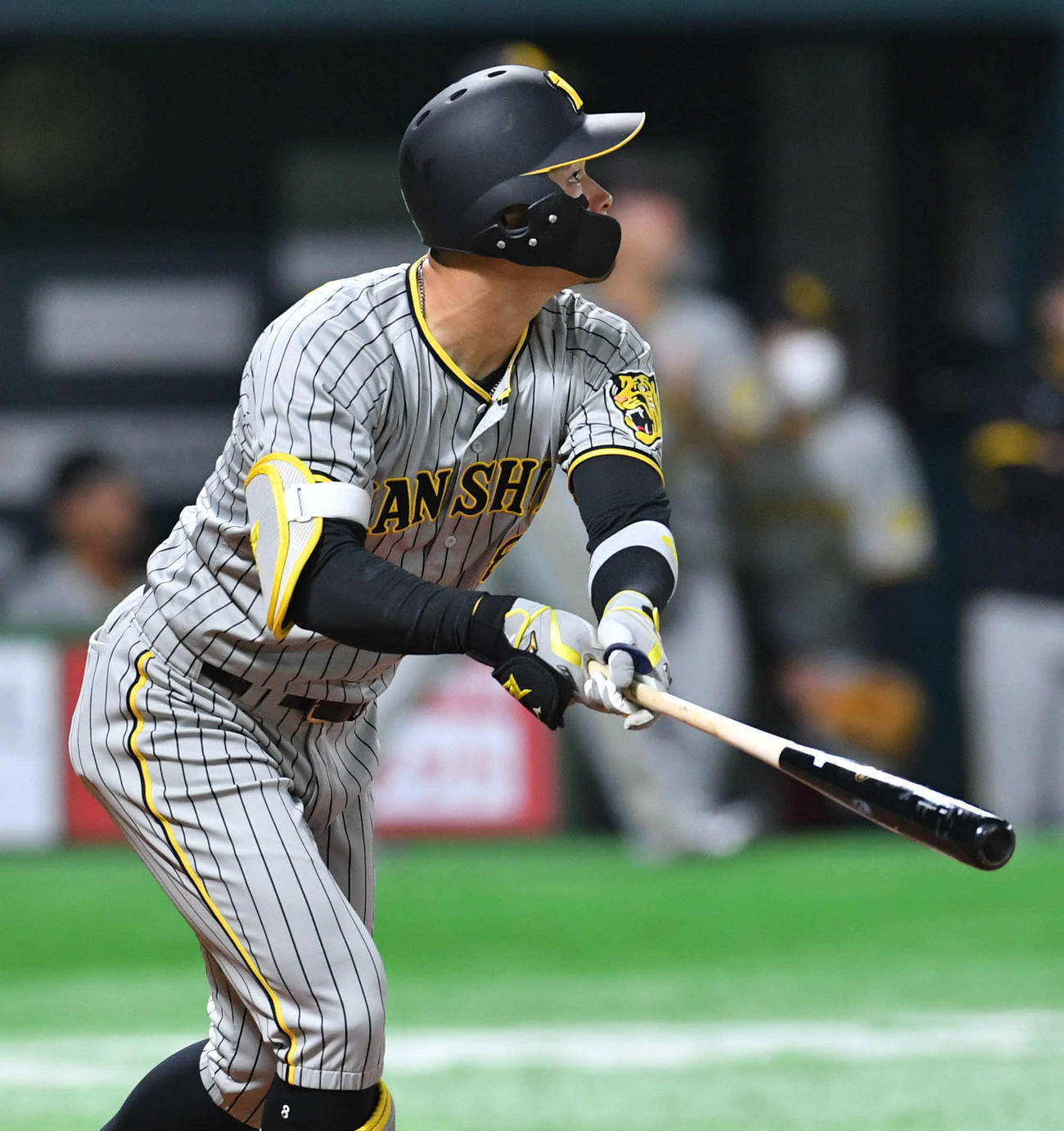 ソフトバンク対阪神　2回表阪神1死一、二塁、佐藤輝は中越え3点本塁打を放つ（撮影・岩下翔太）