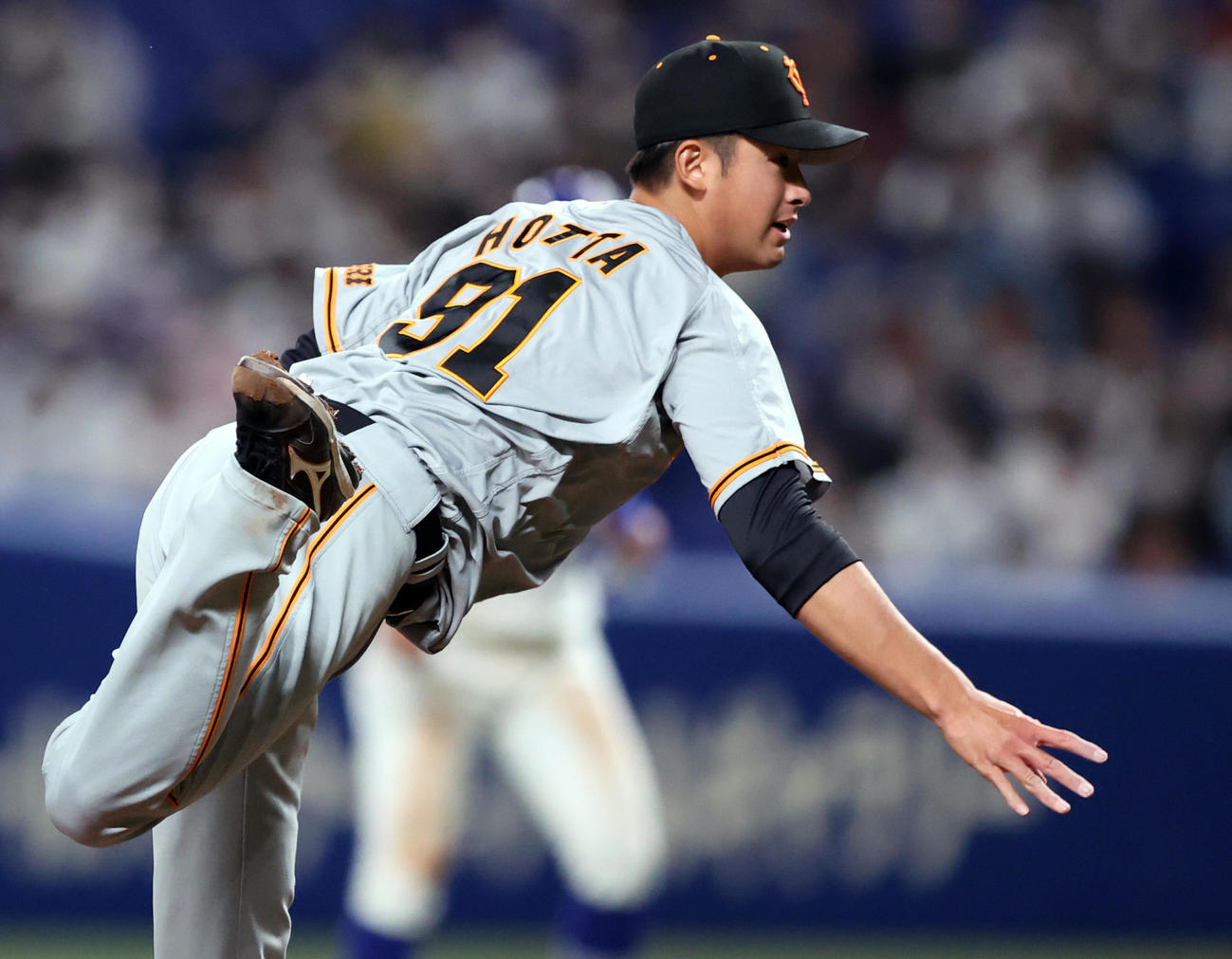 中日対巨人　先発し5回3安打無失点と好投した巨人堀田（撮影・狩俣裕三）