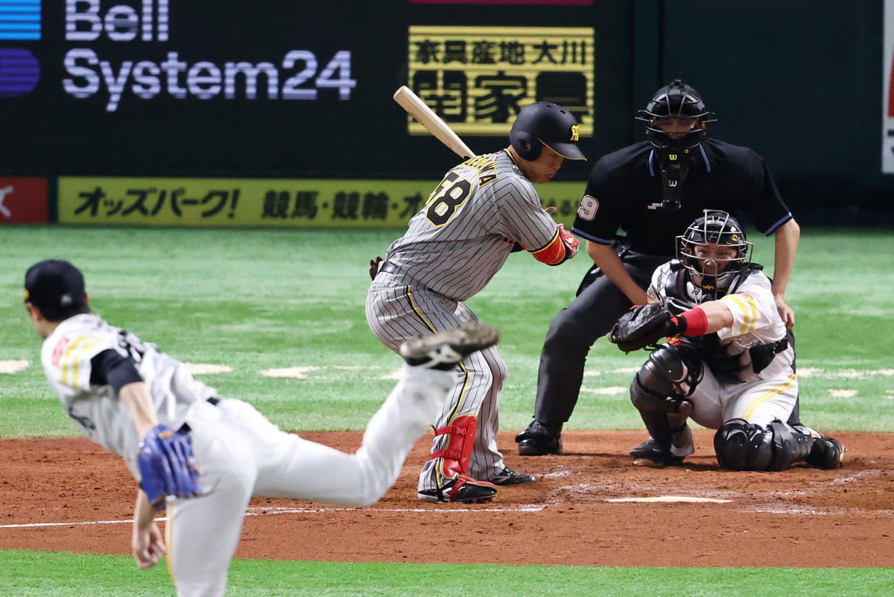 ソフトバンク対阪神　3回表阪神無死、前川は見逃し三振。投手は松本（撮影・加藤哉）