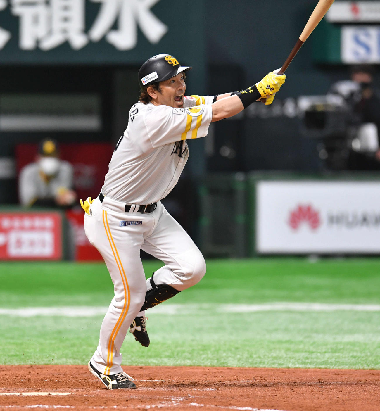ソフトバンク対阪神　4回裏ソフトバンク1死、松田は右越え本塁打を放つ（撮影・岩下翔太）