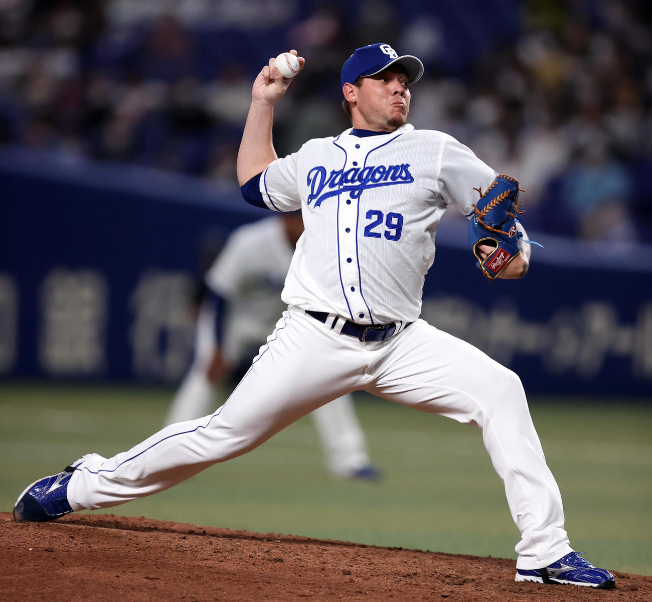 中日対巨人　7回表から登板する中日3番手のロドリゲス（撮影・狩俣裕三）
