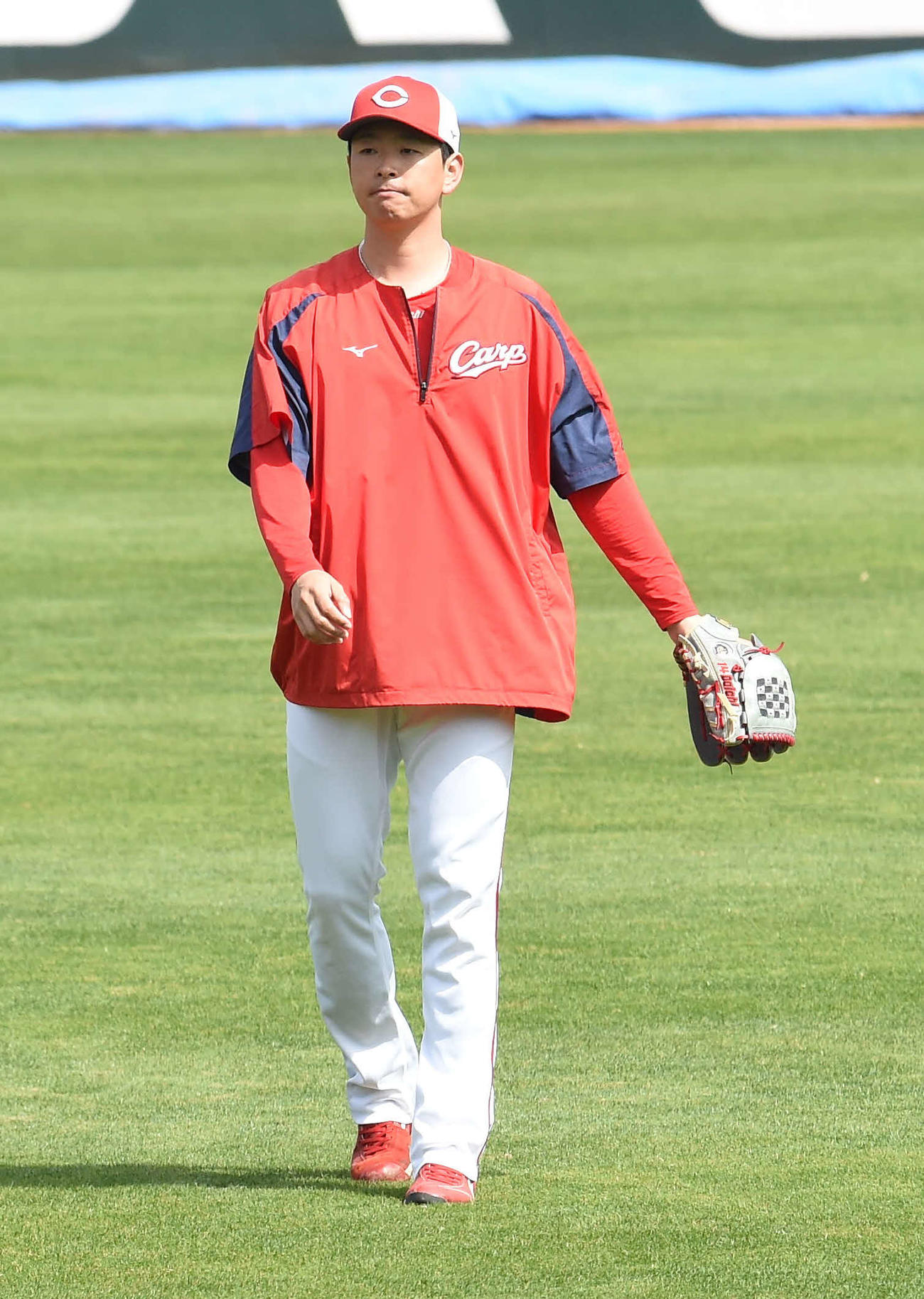 マツダスタジアムでキャッチボールする大瀬良大地投手