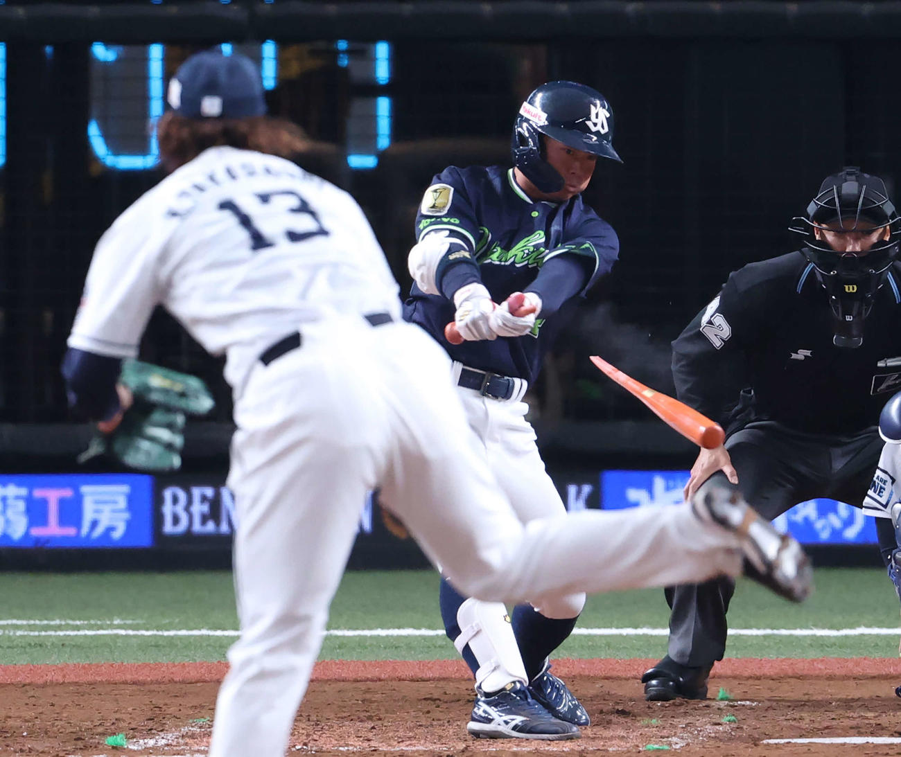 西武対ヤクルト　5回表ヤクルト2死、丸山和のバットを折り三ゴロに仕留める高橋（撮影・河野匠）