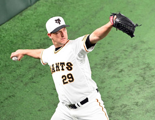 巨人新助っ人右腕アンドリース 合流２日目でブルペンに シューメーカーもチームメートと対面 プロ野球写真ニュース 日刊スポーツ