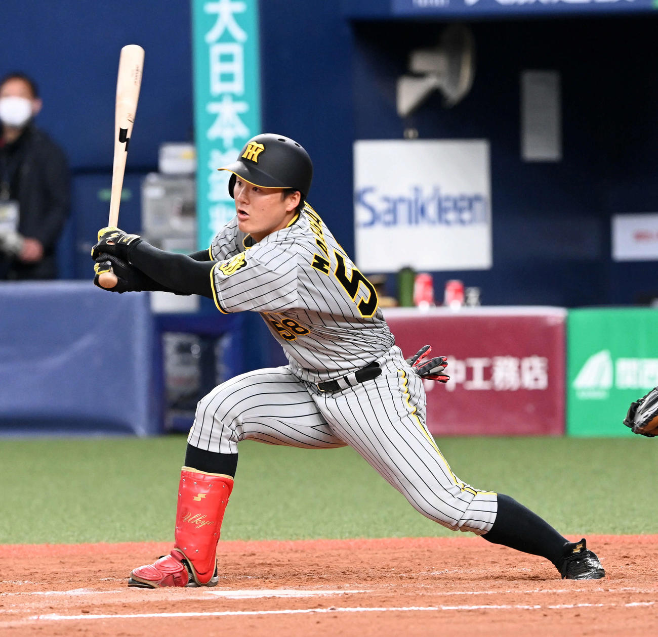 オリックス対阪神　5回表阪神無死一塁、前川は左前打を放つ（撮影・前岡正明）