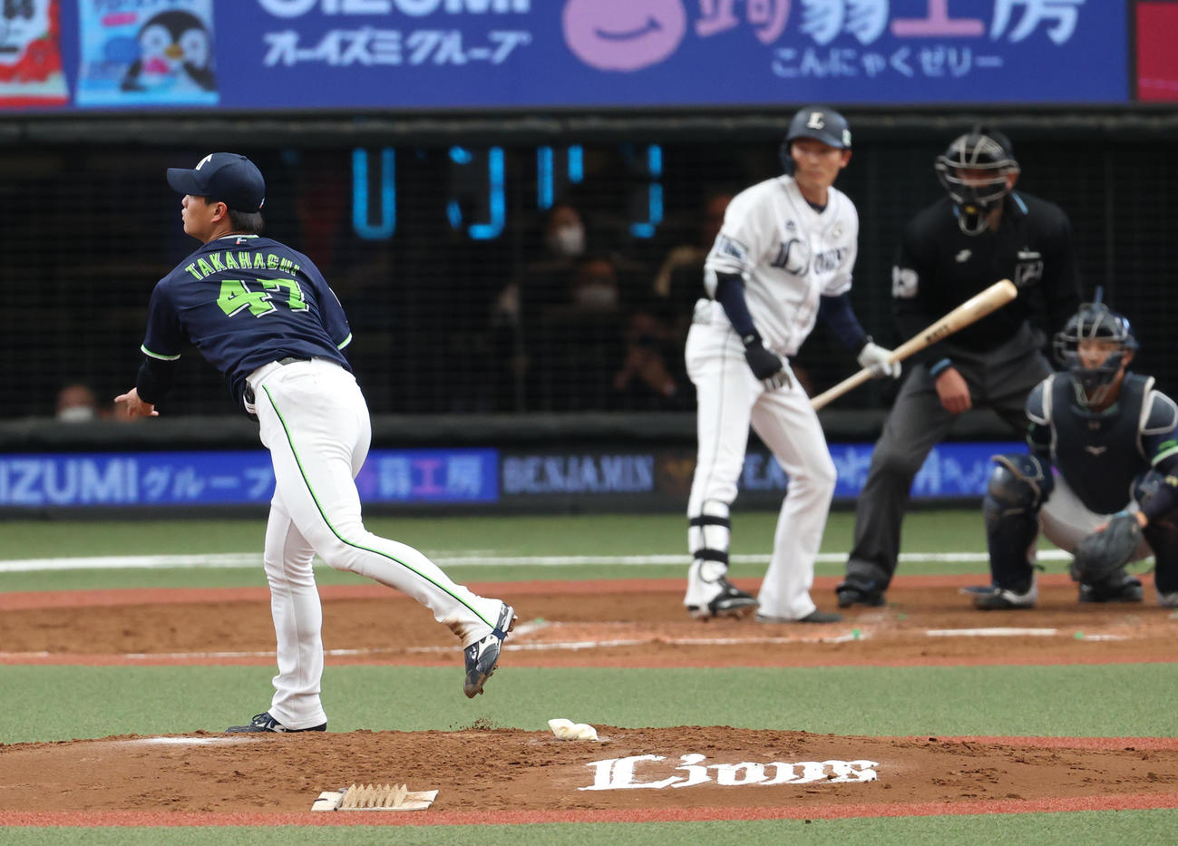西武対ヤクルト　3回裏西武無死一塁、岸へのけん制でボークを取られる高橋（撮影・河野匠）