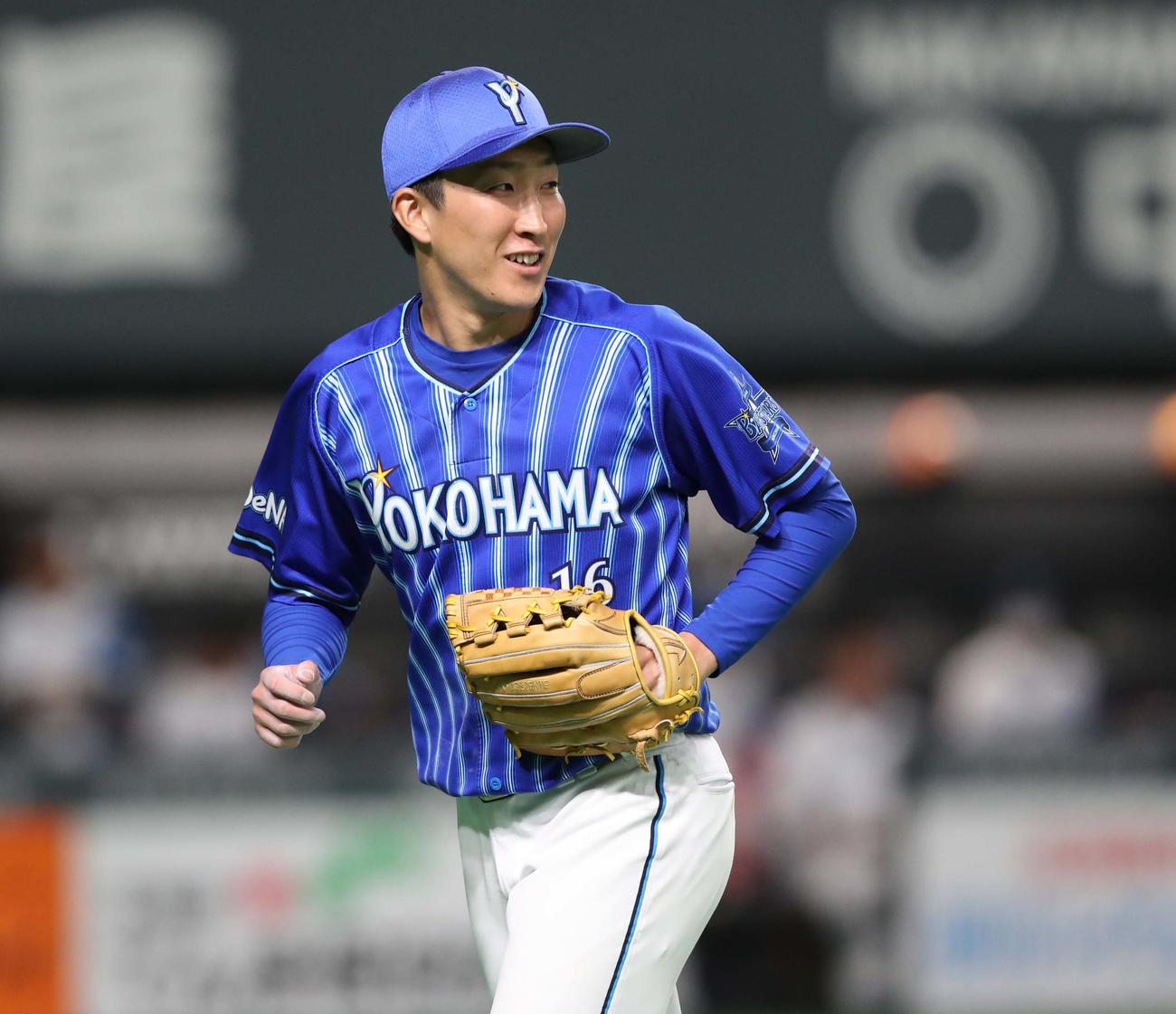 日本ハム対DeNA 1回裏、無失点に抑え笑顔の大貫（撮影・黒川智章）