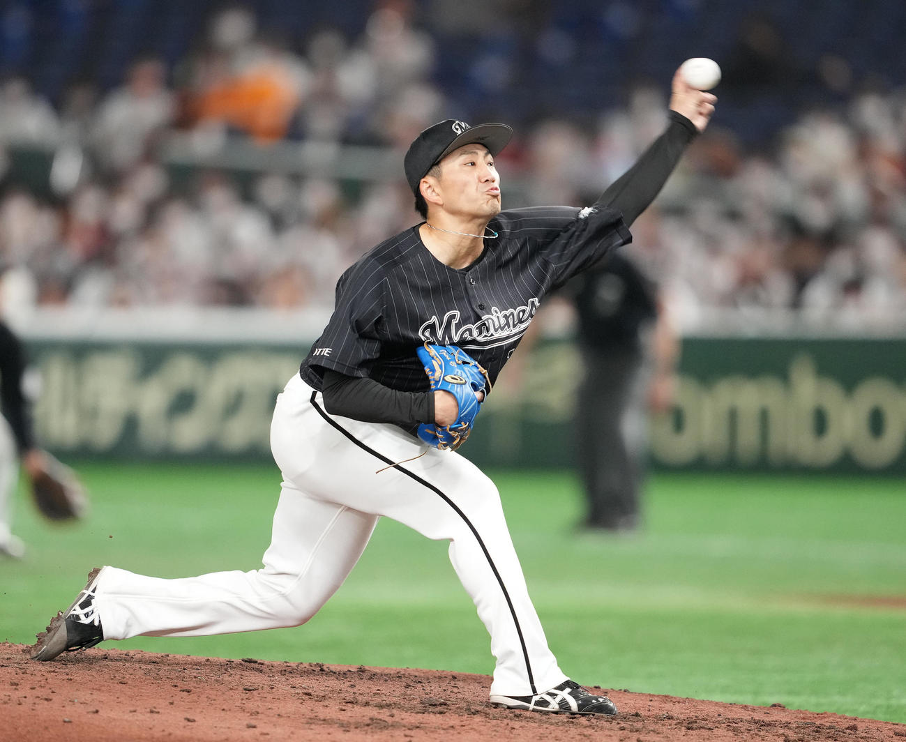 巨人対ロッテ　先発し力投するロッテ小島（撮影・鈴木みどり）