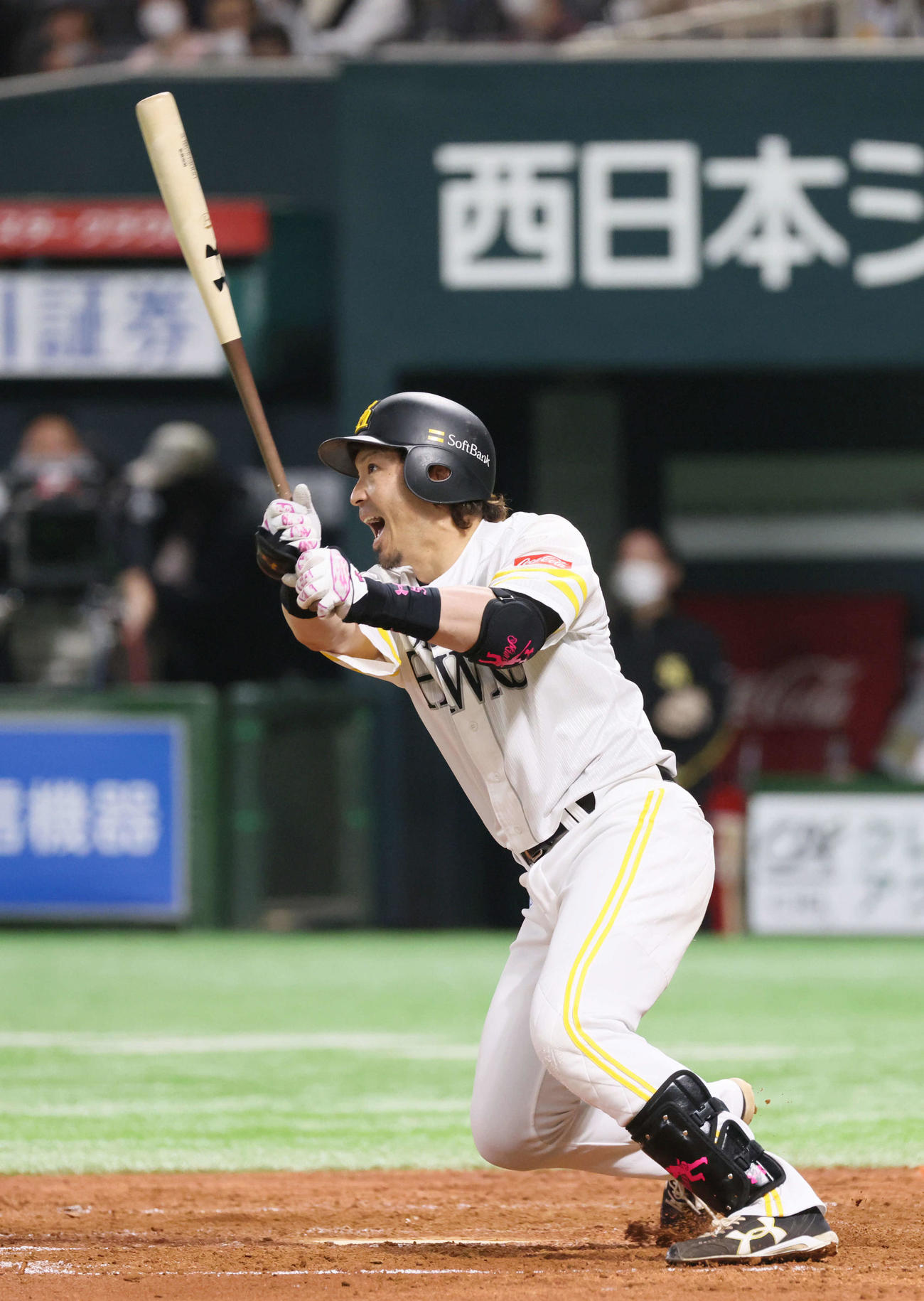 オープン戦ソフトバンク対広島　5回裏ソフトバンク2死、代打の松田は左二塁打を放つ（撮影・加藤孝規）