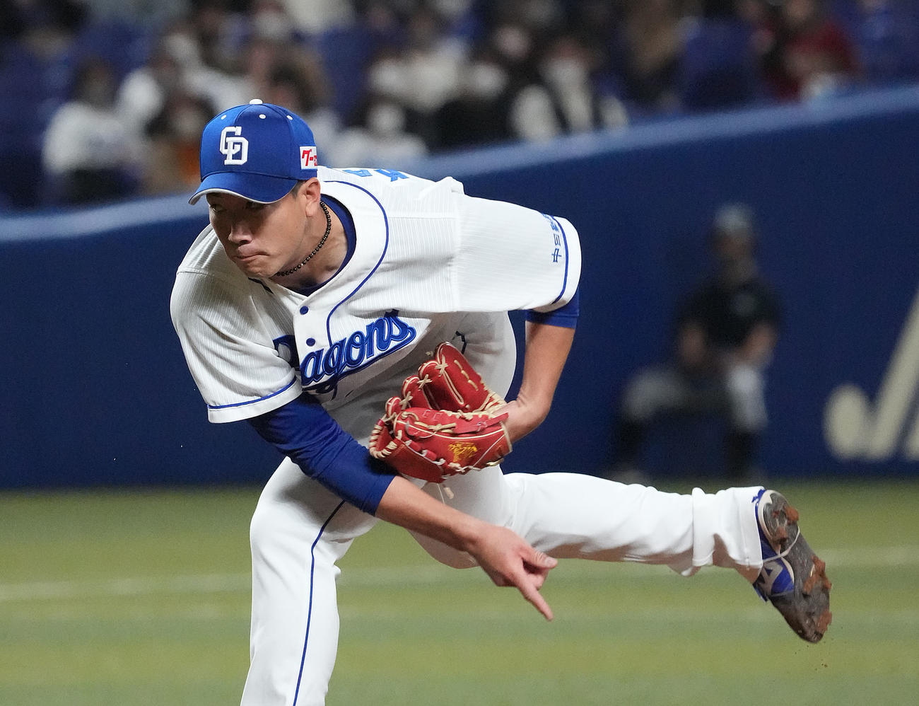 オープン戦中日対楽天　1回表、登板する中日先発の勝野（撮影・森本幸一）