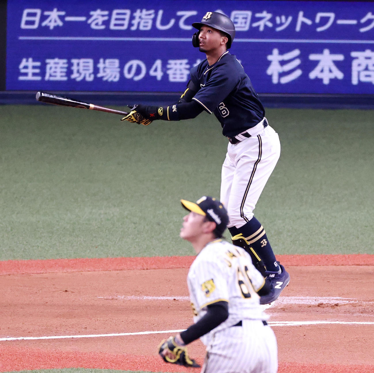阪神対オリックス　6回表オリックス無死、宗は右越え本塁打を放つ。投手は小川（撮影・加藤哉）
