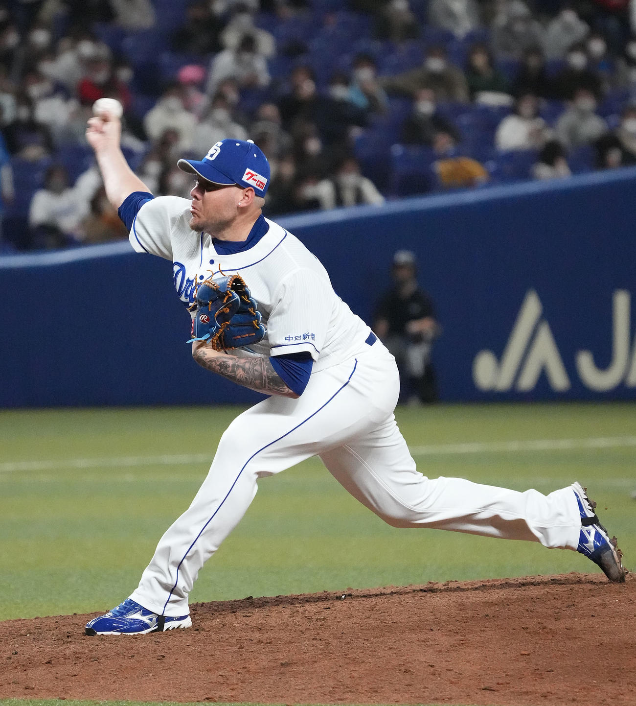 7回表、3番手で登板する中日ロドリゲス（撮影・森本幸一）