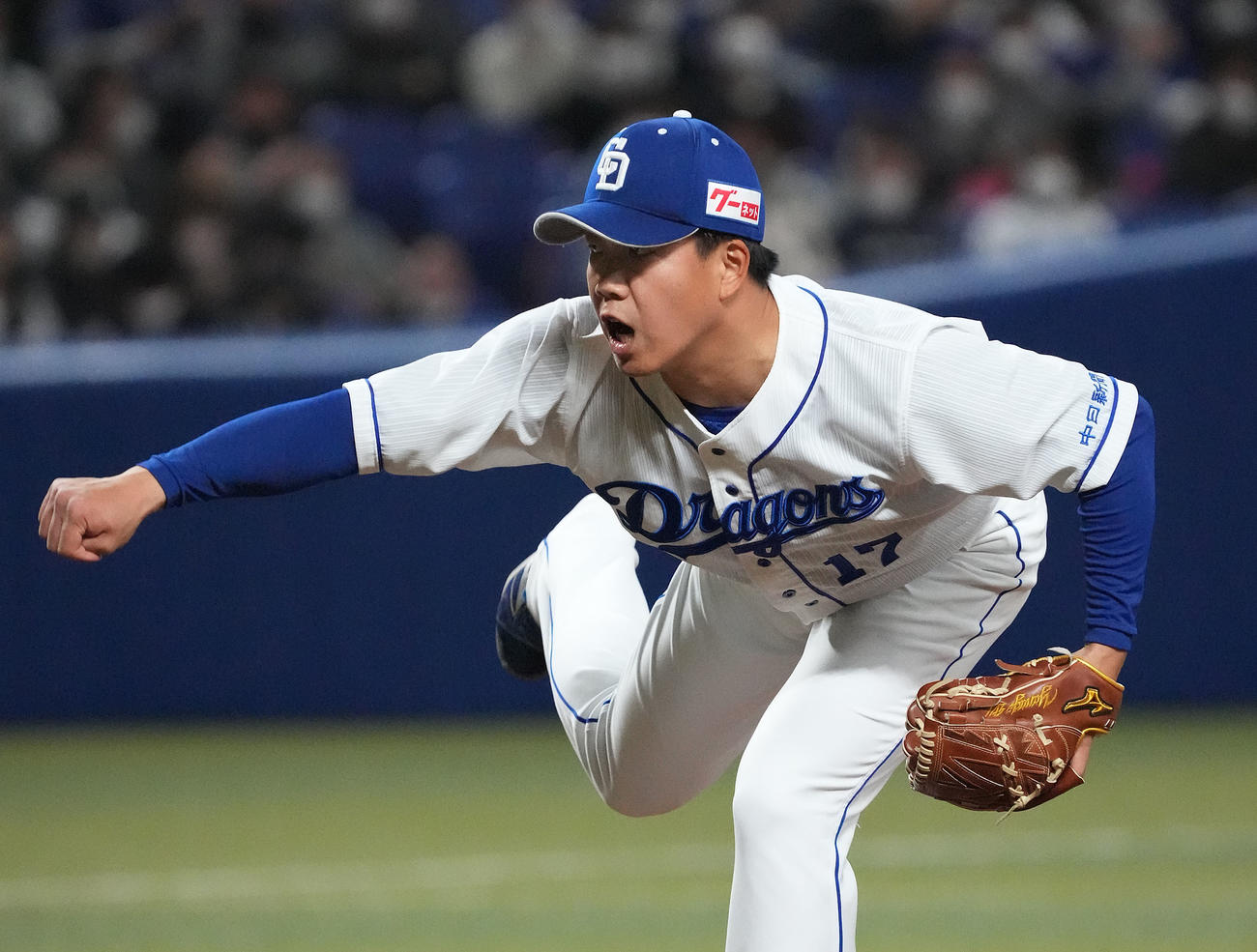 オープン戦中日対ロッテ　2回表、力投する中日先発の柳（撮影・森本幸一）
