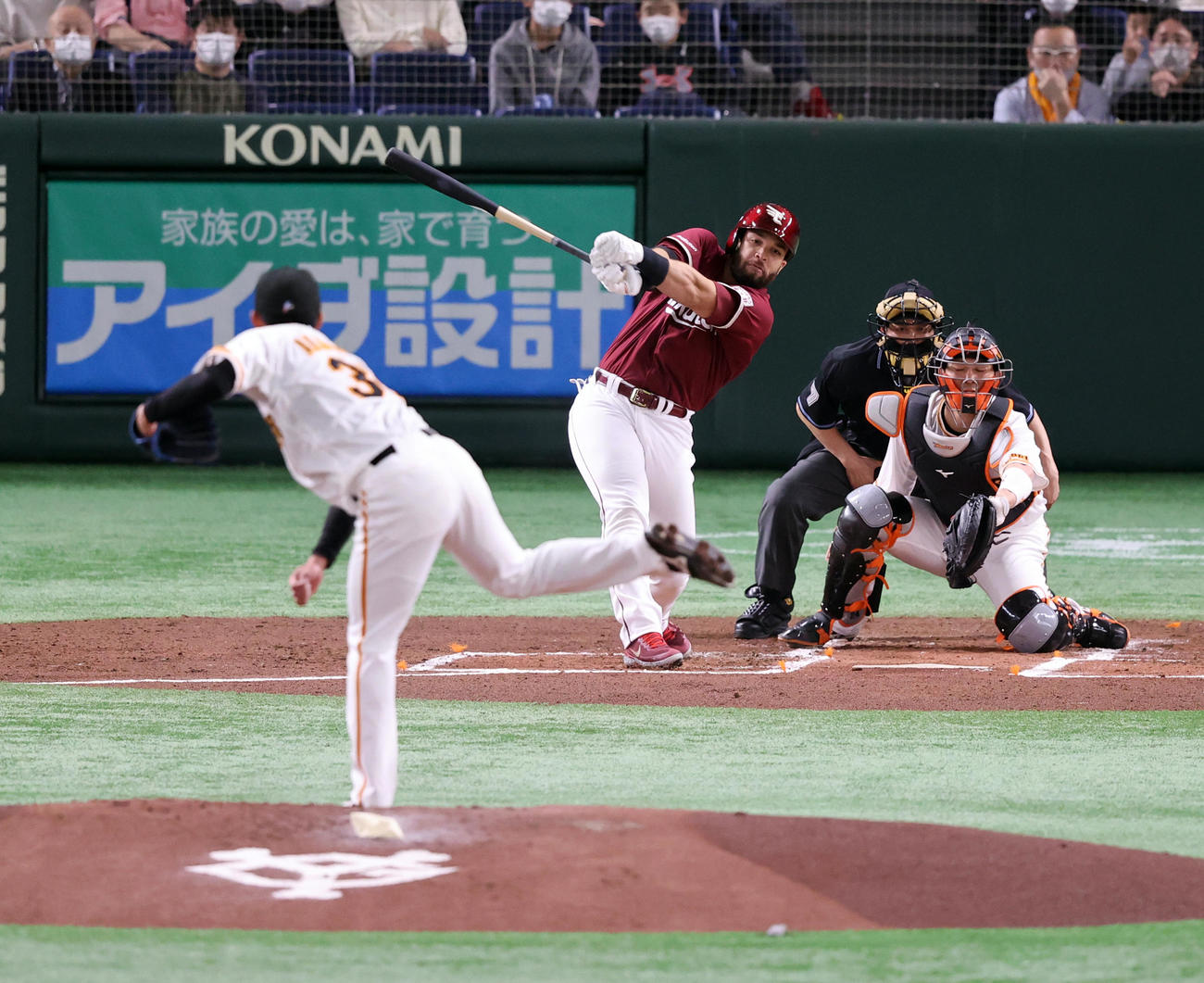 巨人対楽天　1回表楽天2死二、三塁、マルモレホスをは空振り三振。投手赤星（撮影・浅見桂子）