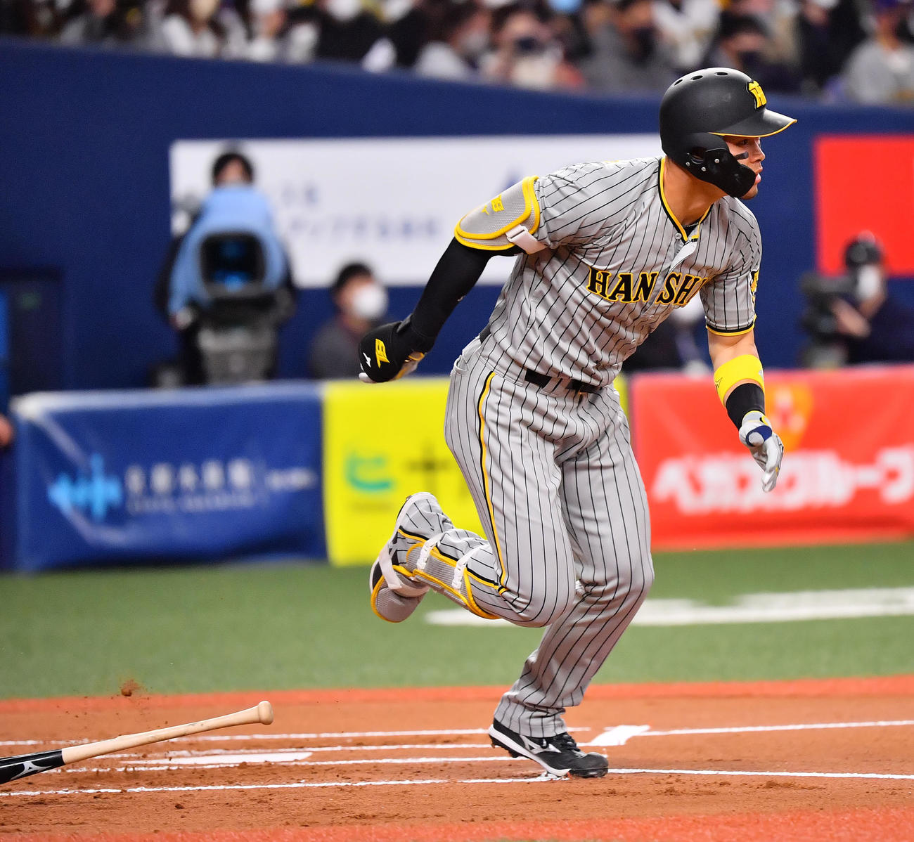 オリックス対阪神　1回表阪神2死三塁、二ゴロに倒れる阪神佐藤輝（撮影・和賀正仁）