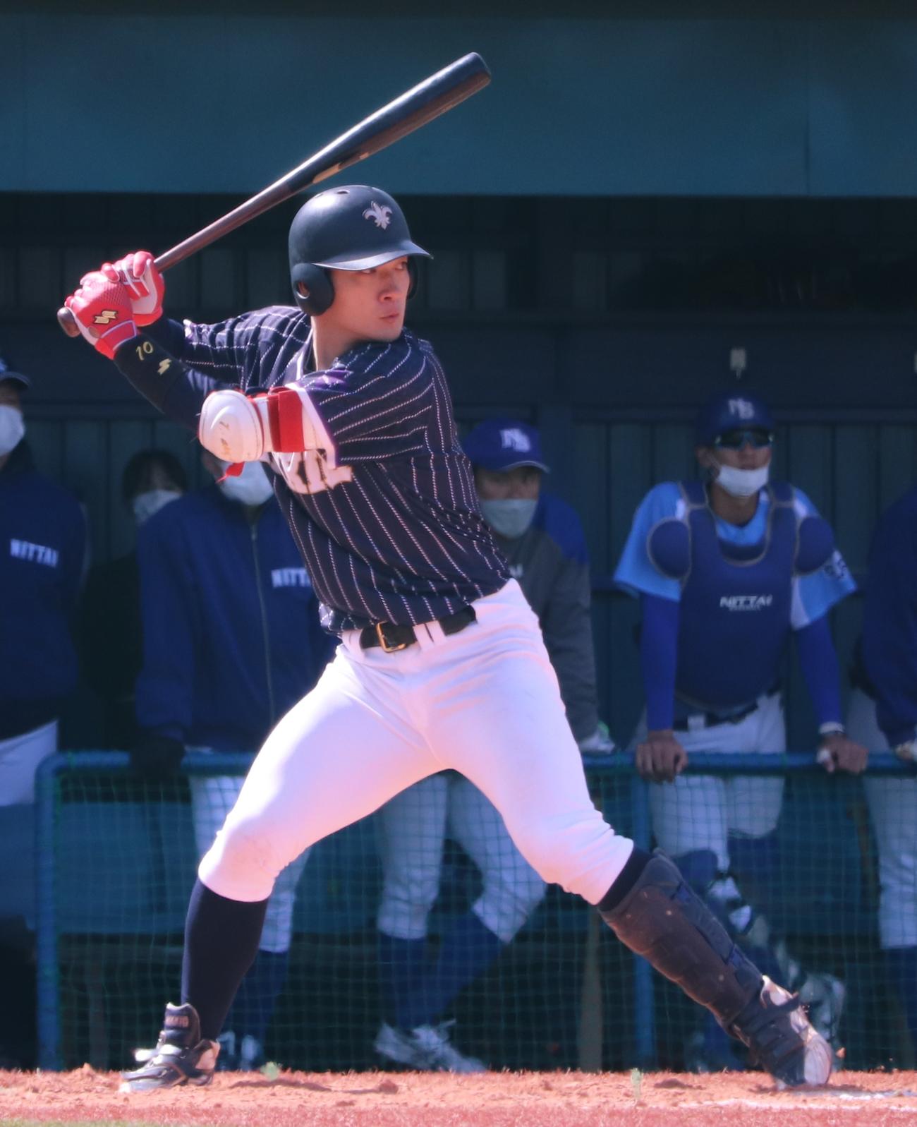 侍ジャパン栗山監督が視察する中、日体大とのオープン戦に出場した立大・山田（撮影・古川真弥）