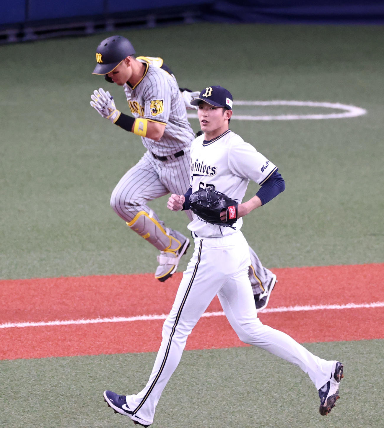 オリックス対阪神　1回表阪神2死三塁、山崎颯は佐藤輝を二ゴロに仕留める（撮影・加藤哉）