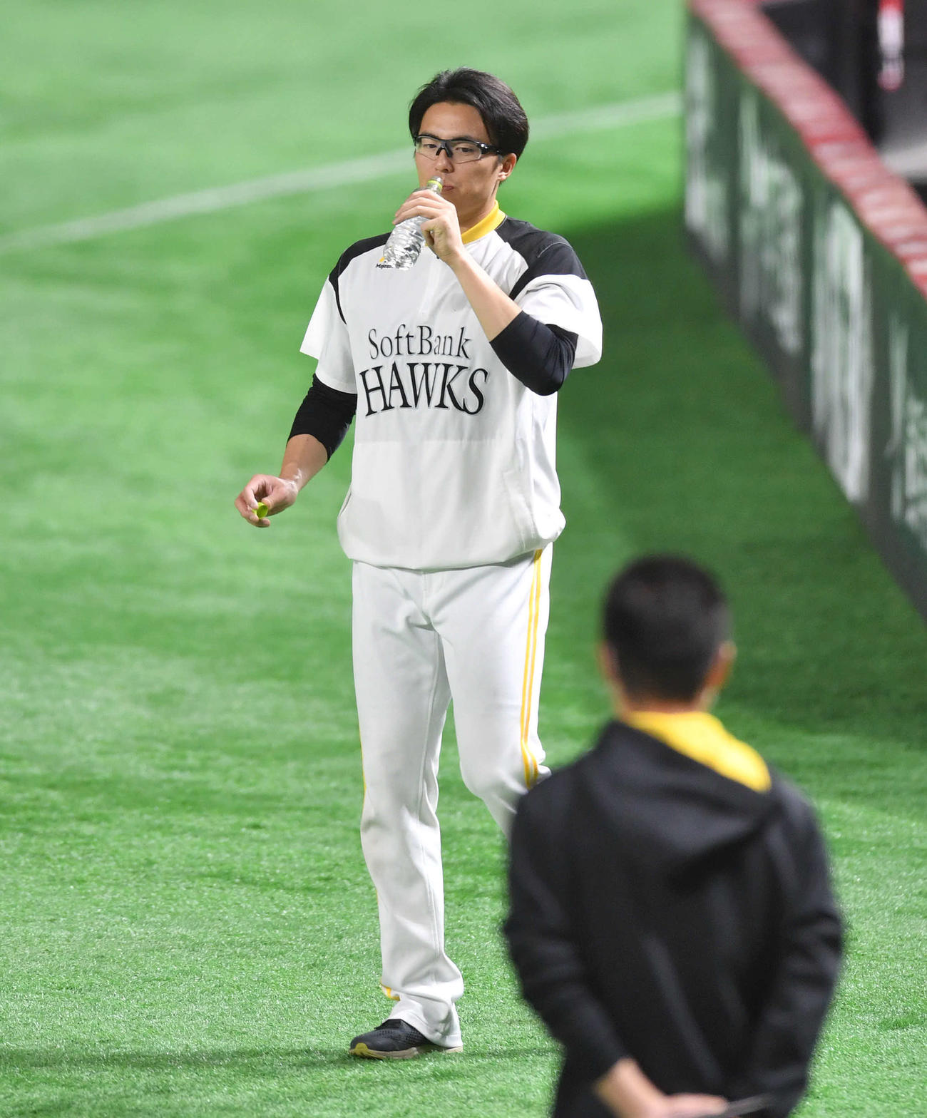 水分補給をする田中正（撮影・岩下翔太）