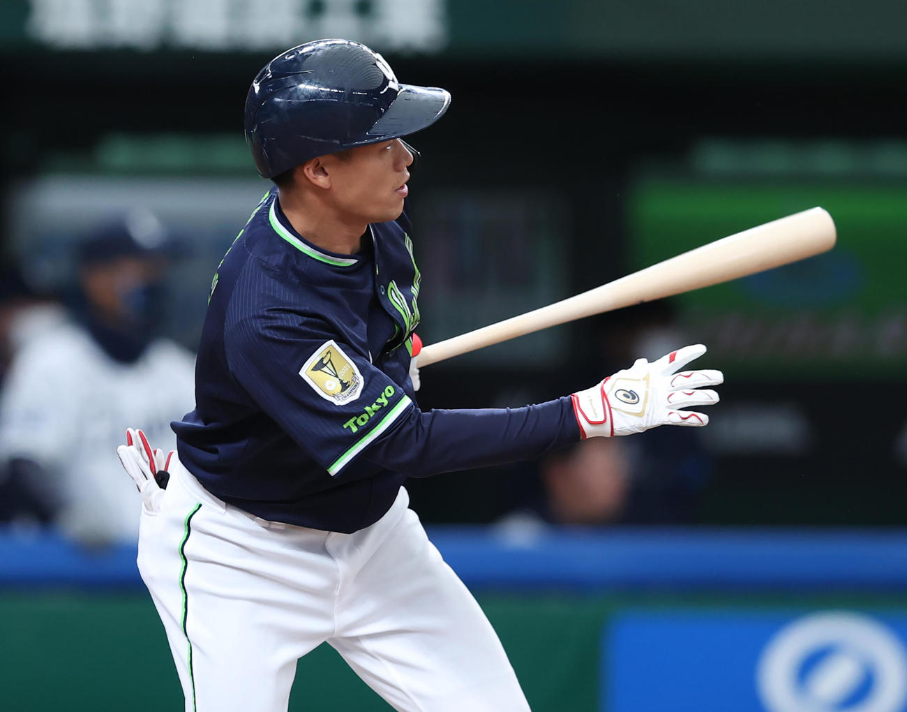 西武対ヤクルト　8回表ヤクルト無死一、二塁、左前打を放つ塩見（撮影・河野匠）