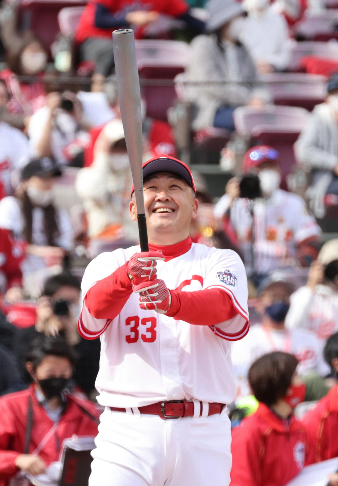本塁打競争する江藤智氏（撮影・加藤孝規）