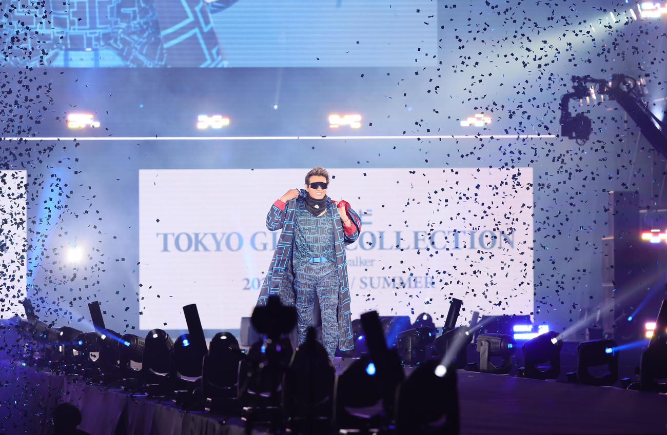 オープニングに登場した日本ハム新庄監督（撮影・足立雅史）