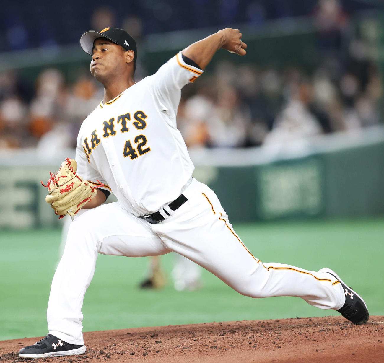 巨人対楽天　5回表、巨人2番手で登板するメルセデス（撮影・河田真司）