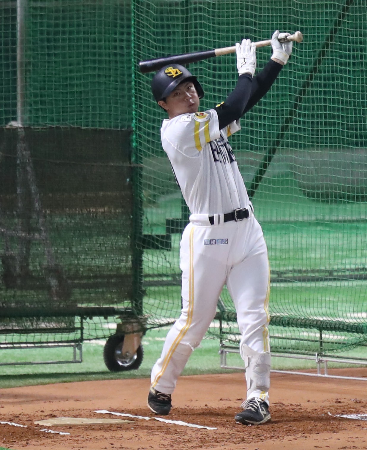 打撃練習をする佐藤直（撮影・屋方直哉）
