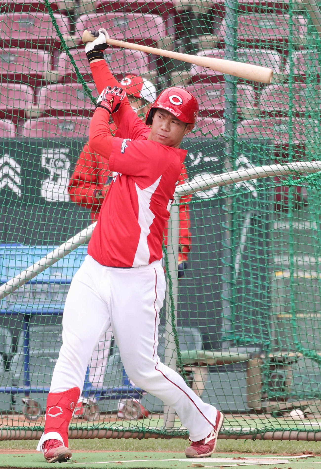 広島全体練習　打撃練習する坂倉（撮影・加藤孝規）