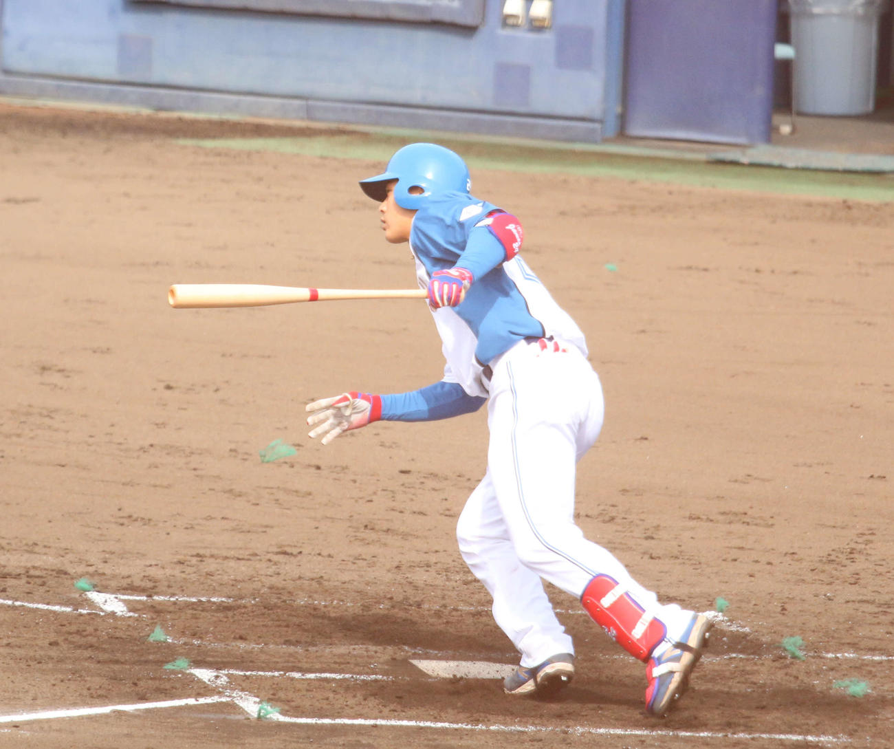 日本ハム対DeNA 3回裏日本ハム1死一、二塁、中前打を放った日本ハム野村（撮影・木下大輔）