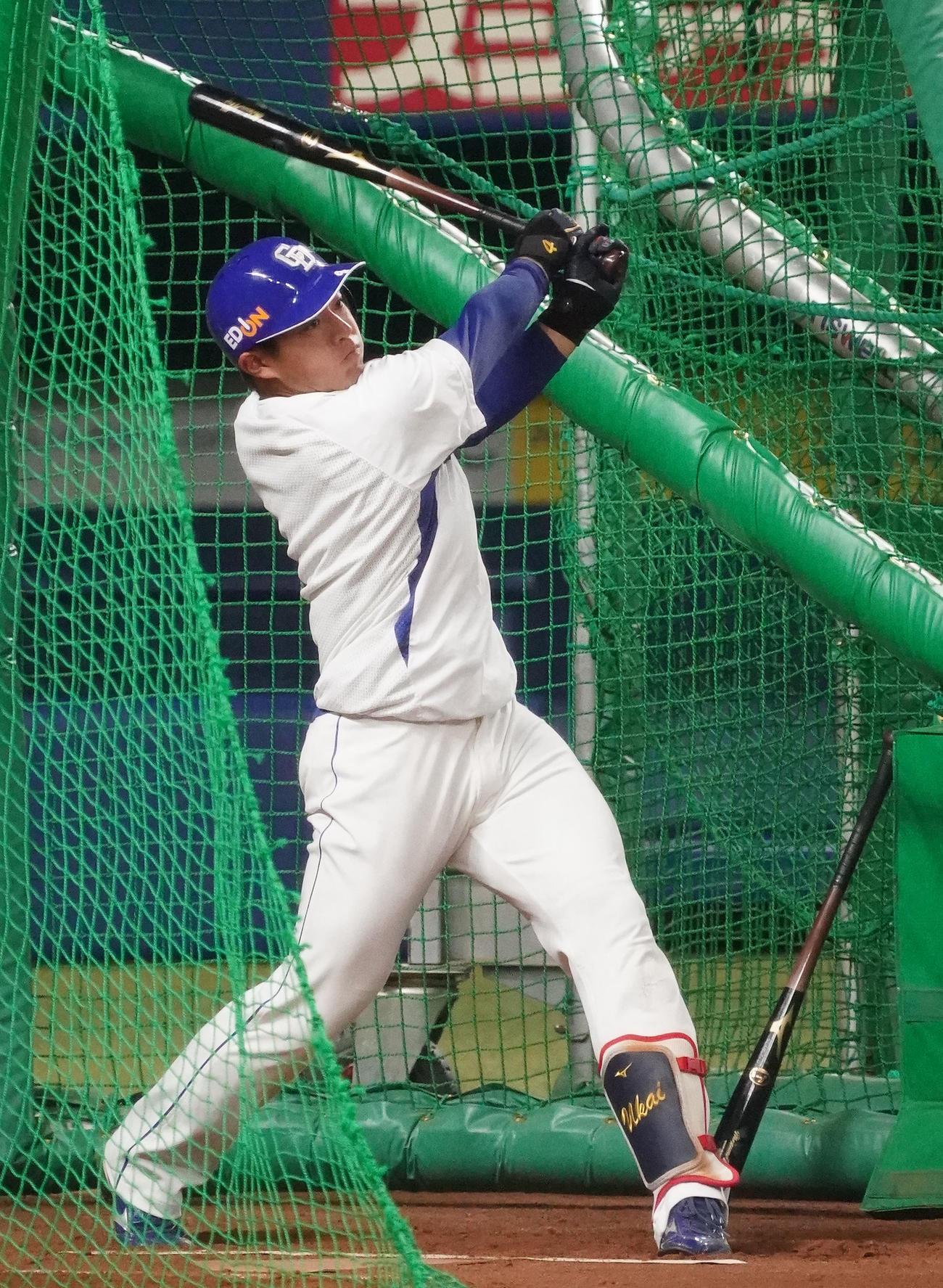 中日練習　フリー打撃練習をする鵜飼（撮影・森本幸一）