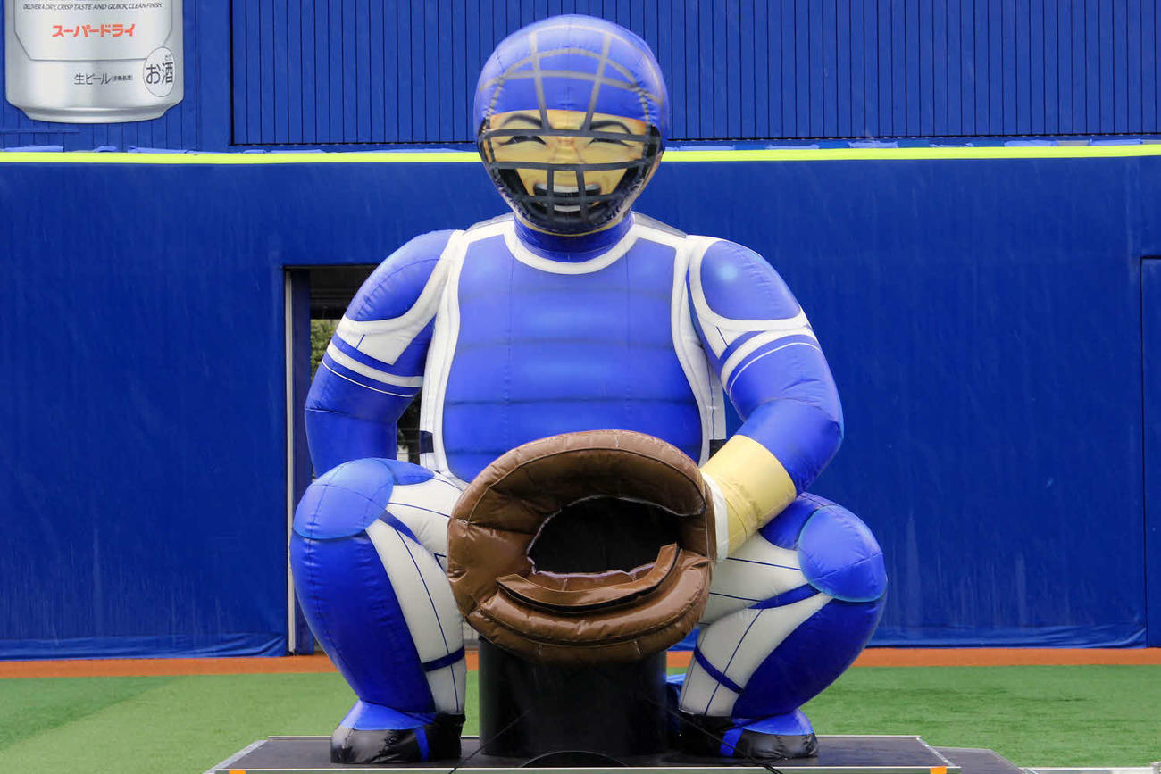 今年の新たなイニング間イベント「ズッバーン！NICE PITCHING」（球団提供）