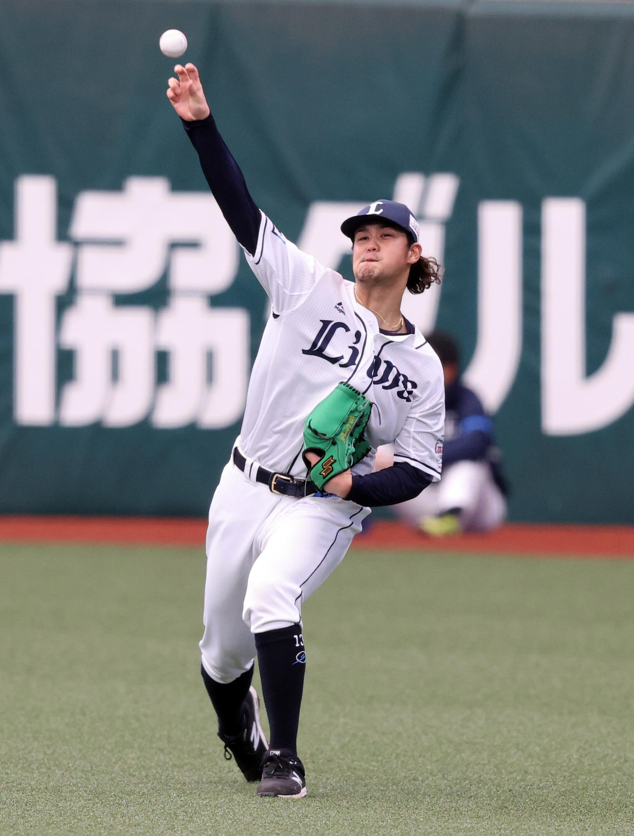 開幕前日の公式練習でキャッチボールする西武高橋（撮影・浅見桂子）
