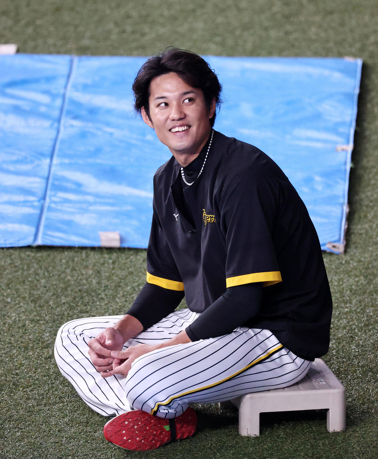 リラックスした表情を見せる藤浪（撮影・加藤哉）