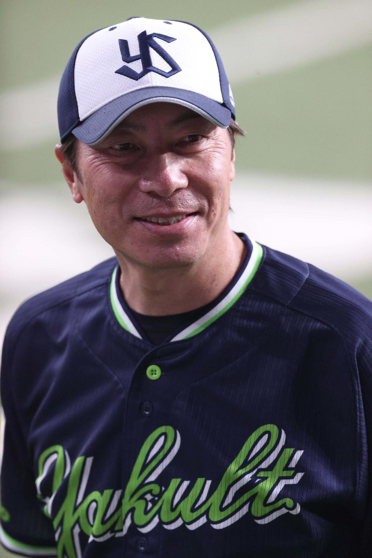開幕戦前日インタビューを受ける高津監督（撮影・上田博志）