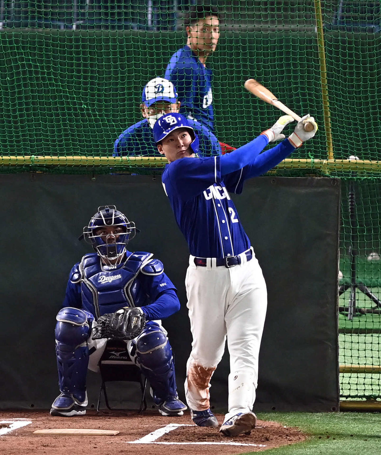 打撃練習で快音を鳴らす中日石川昂（撮影・たえ見朱実）