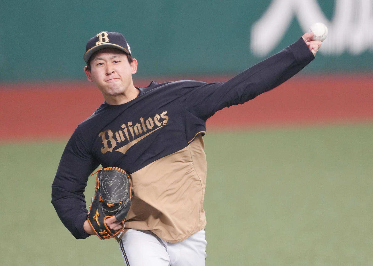 西武対オリックス　試合前、キャッチボールで調整するオリックス宮城（撮影・菅敏）