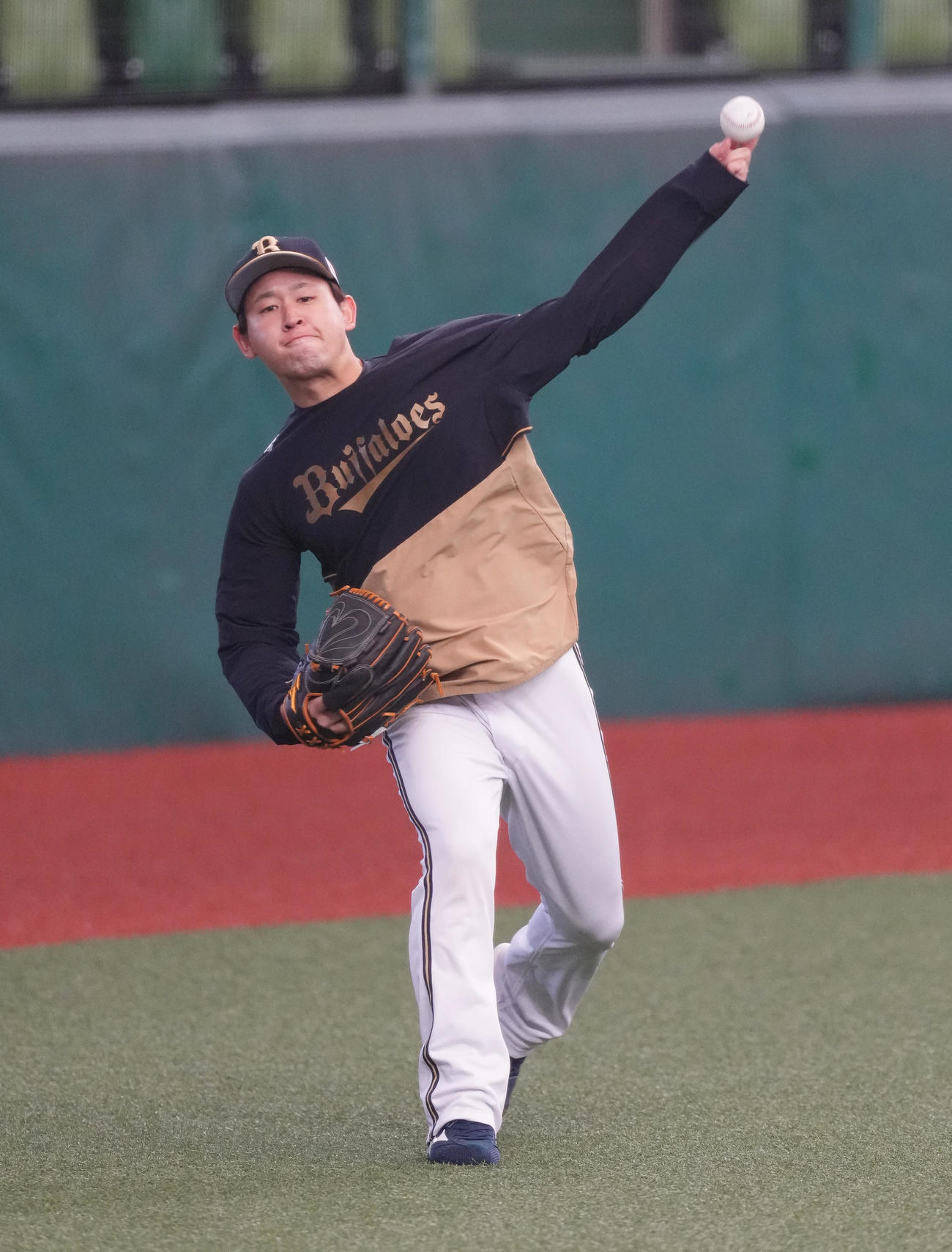 西武対オリックス　試合前、キャッチボールで調整するオリックス宮城（撮影・菅敏）