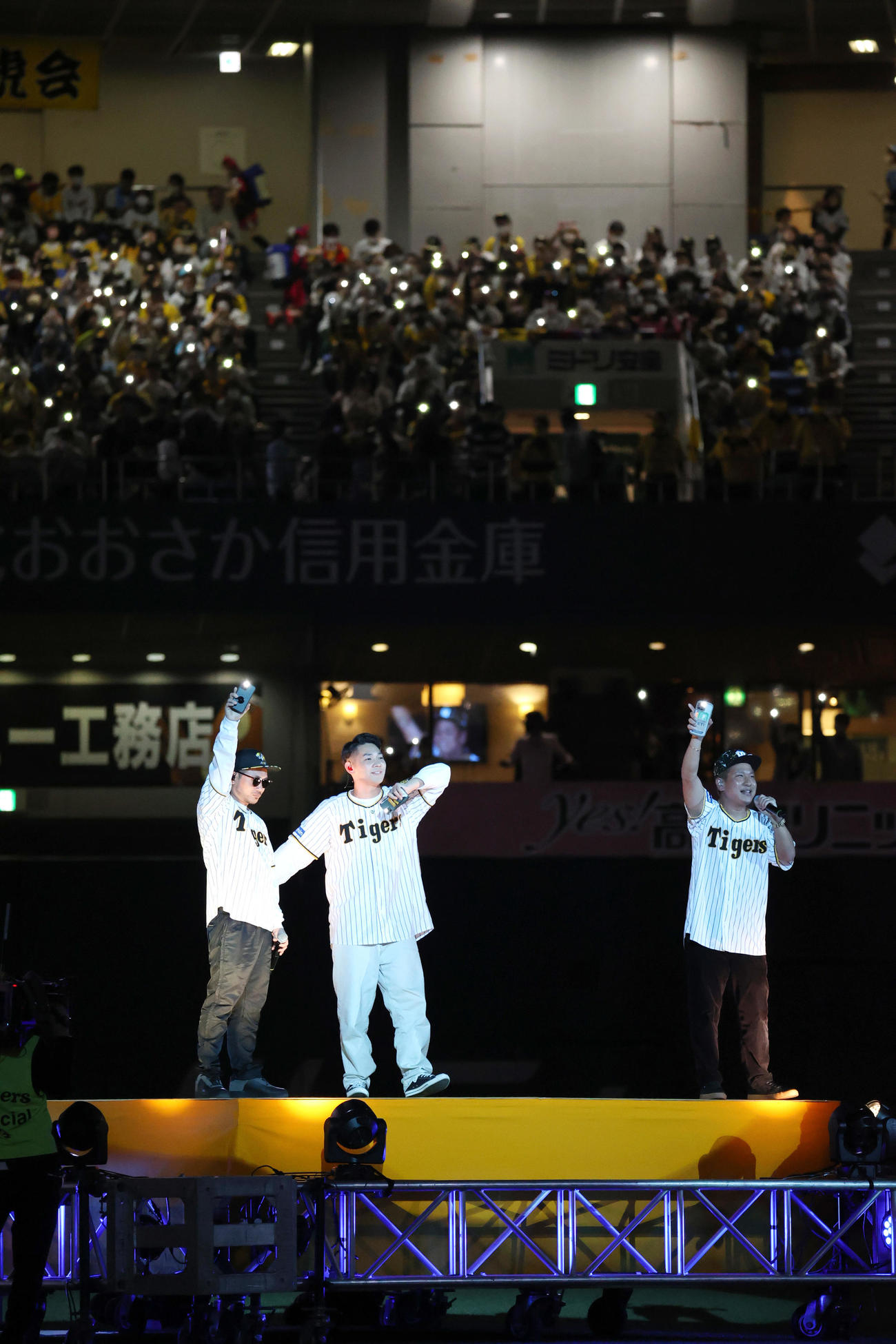 阪神対ヤクルト　開幕戦前にライブを行うベリーグッドマン（撮影・上山淳一）