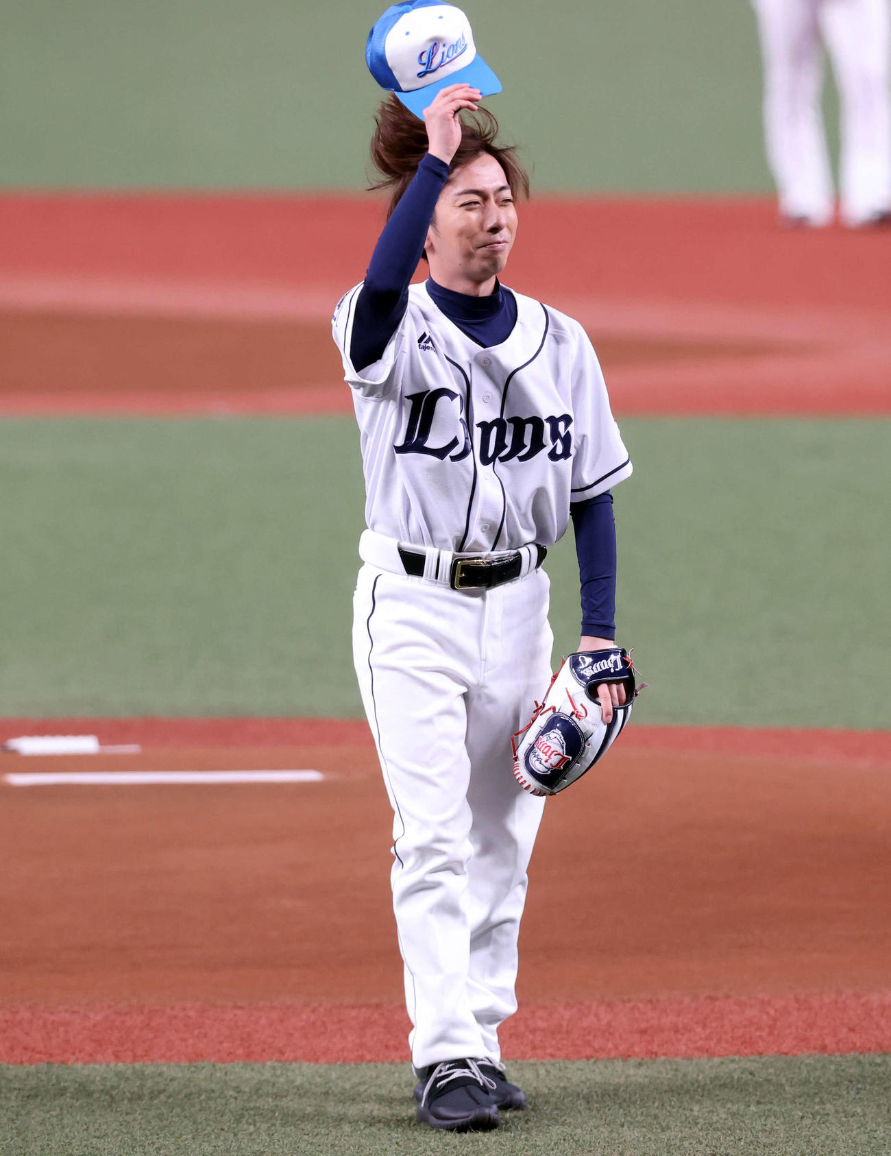 西武対オリックス　開幕戦で始球式を務めたA．B．C－Zの河合郁人（撮影・浅見桂子）